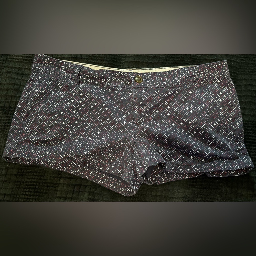 SO Women's Geometric Patterned Shorts - Navy and White